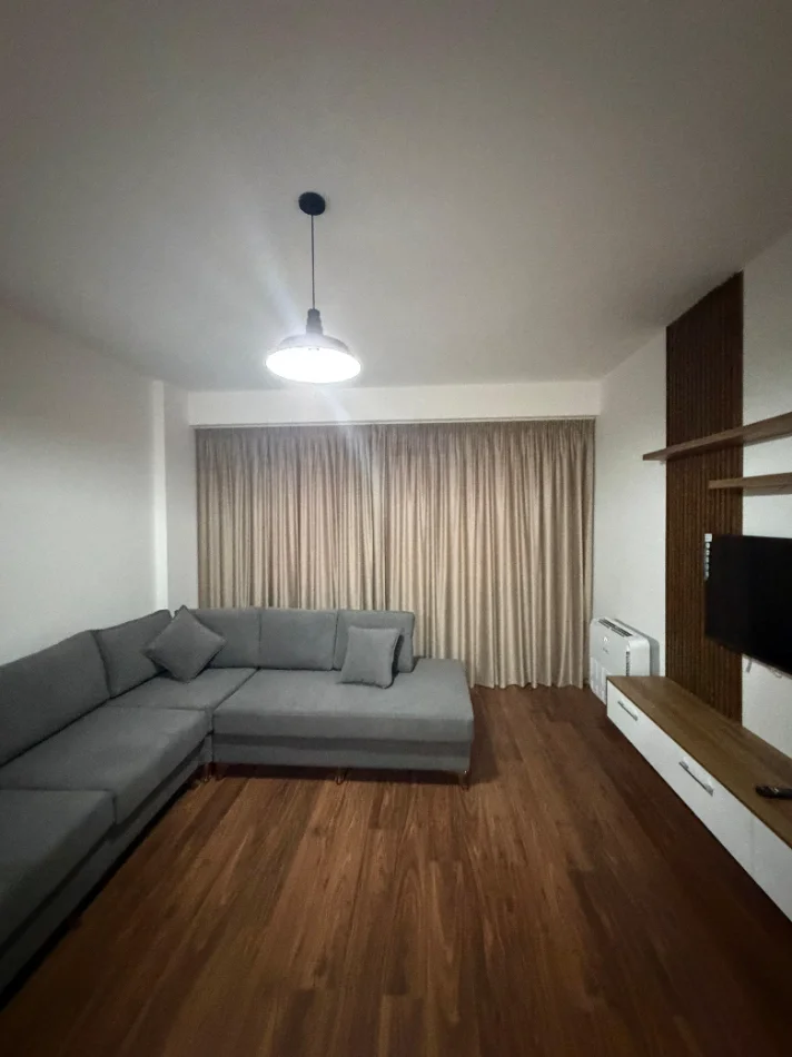 Tirane, jepet me qera apartament 1+1+Ballkon Kati 5, 480 € (Astir)