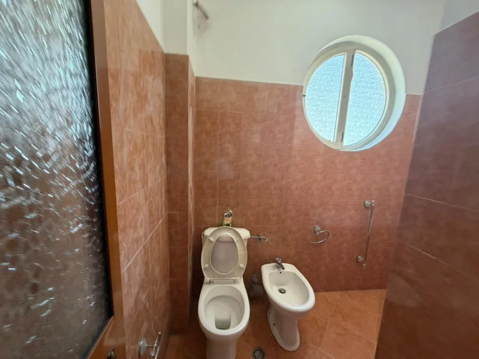 Durres, shitet apartament 2+1+Ballkon Kati 5, 75 m² 110.000 € (Plazh Hekurudha)