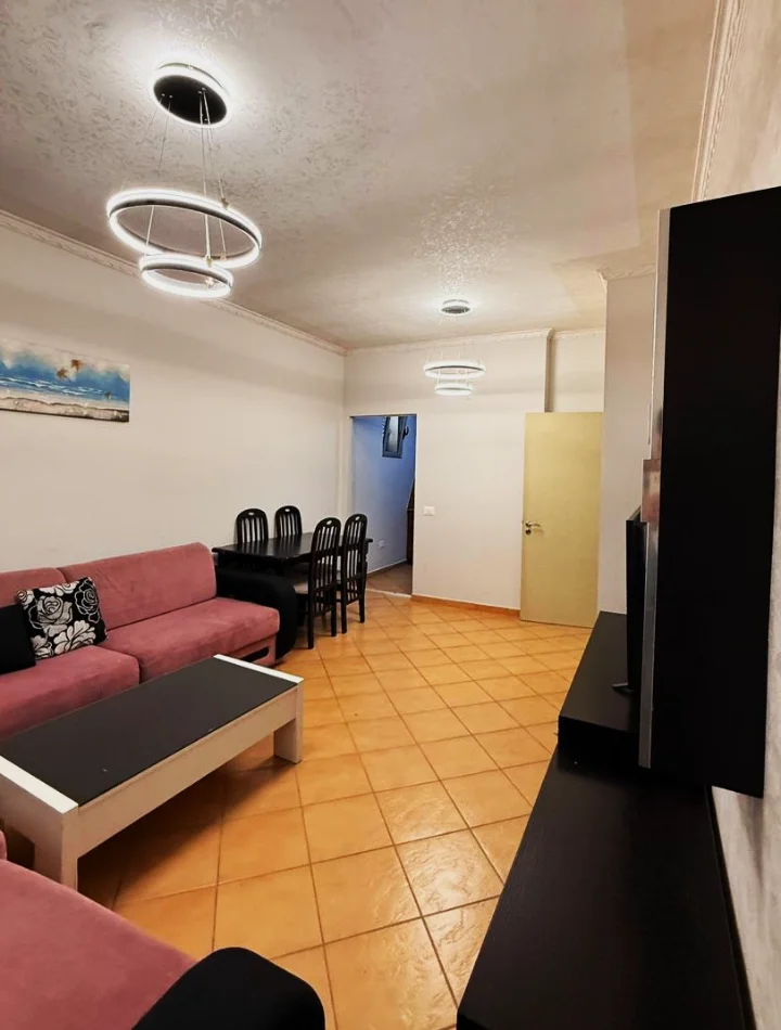 Tirane, shitet apartament 1+1 Kati 4, 135.000 € (tregu elektrik)