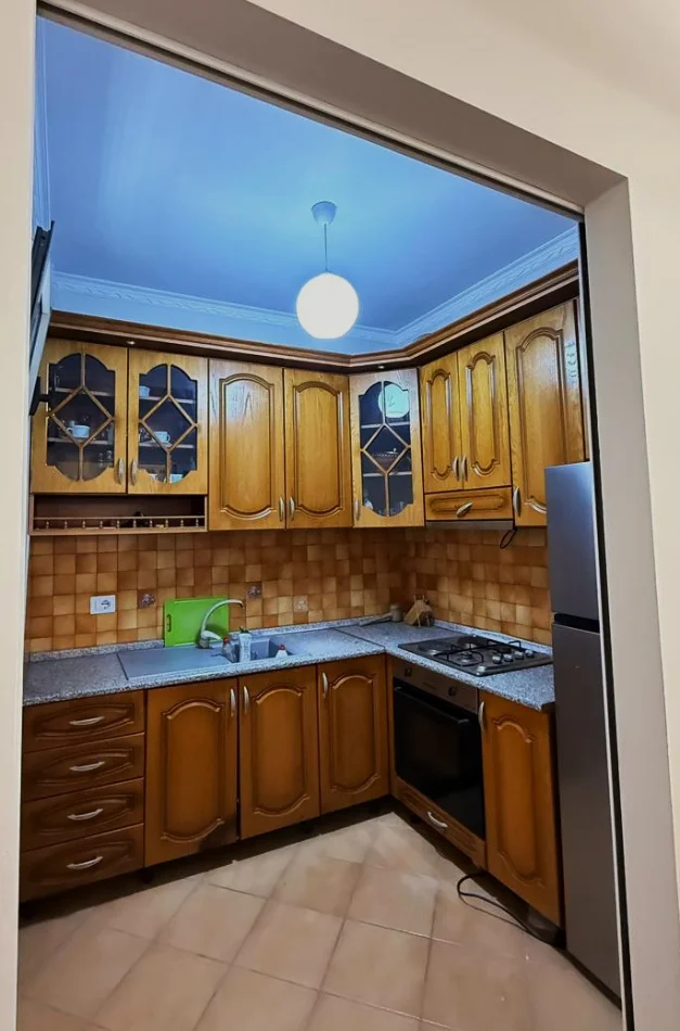 Tirane, shitet apartament 1+1 Kati 4, 135.000 € (tregu elektrik)