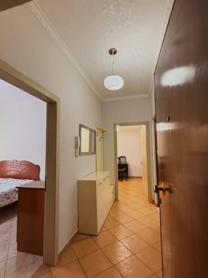 Tirane, shitet apartament 1+1 Kati 4, 135.000 € (tregu elektrik)