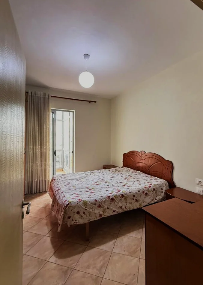 Tirane, shitet apartament 1+1 Kati 4, 135.000 € (tregu elektrik)