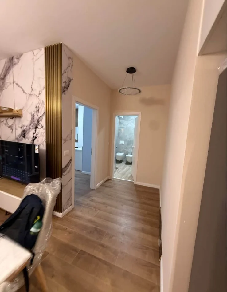 Shqiperi, jepet me qera apartament 1+1+Ballkon Kati 4, 80 m² 650 € (Zogu i Zi)