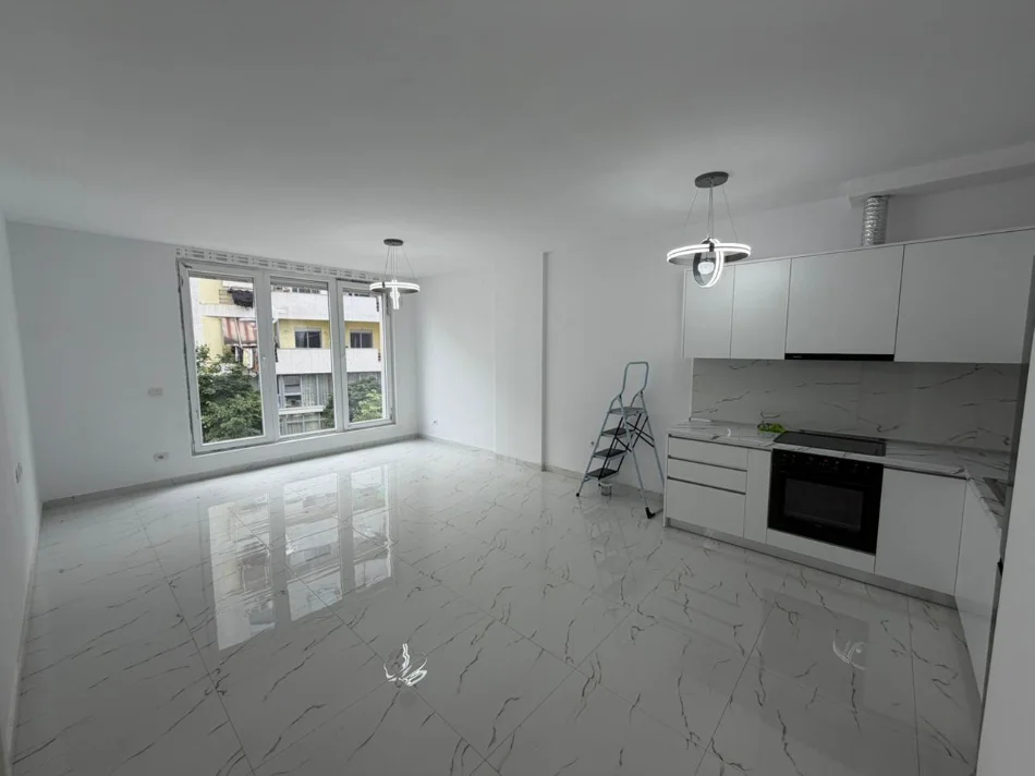 Tirane, jepet me qera apartament 1+1 Kati 1, (jordan misja)