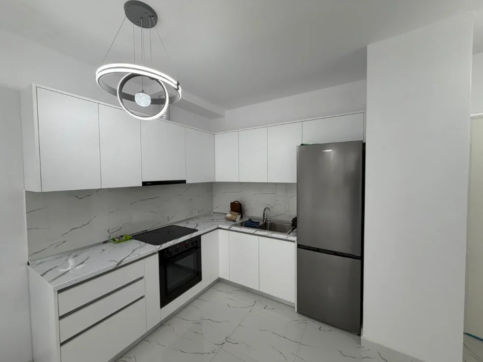 Tirane, jepet me qera apartament 1+1 Kati 1, (jordan misja)