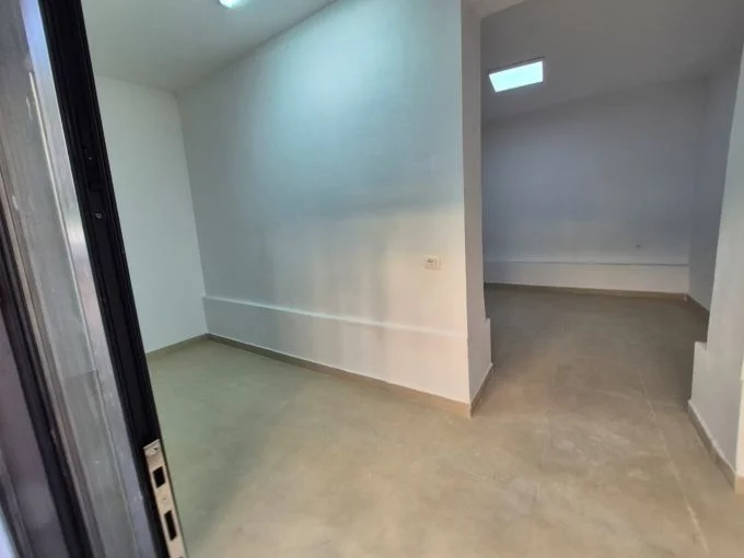 Tirane, jepet me qera zyre Kati 0, 37 m² 450 € (rruga e barrikadave)