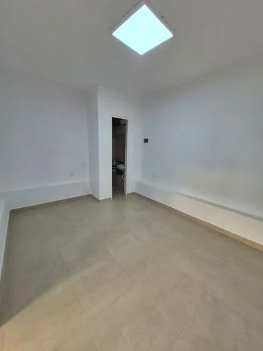 Tirane, jepet me qera ambjent biznesi Kati 0, 37 m² 450 € (rruga e barrikadave)