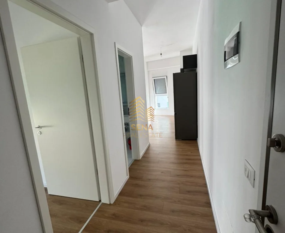Tirane, jepet me qera ambjent biznesi Kati 5, 60 m² 300 € (Rezidenca Kaimi)