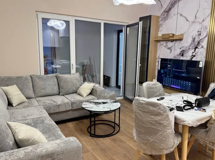 Tirane, jepet me qera apartament 1+1 Kati 5, 75 m² 650 € (ZOGU I ZI)