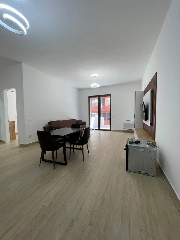 Tirane, jepet me qera apartament 1+1+Ballkon Kati 5, 70 m² 750 € (Kompleksi Delijorgji)