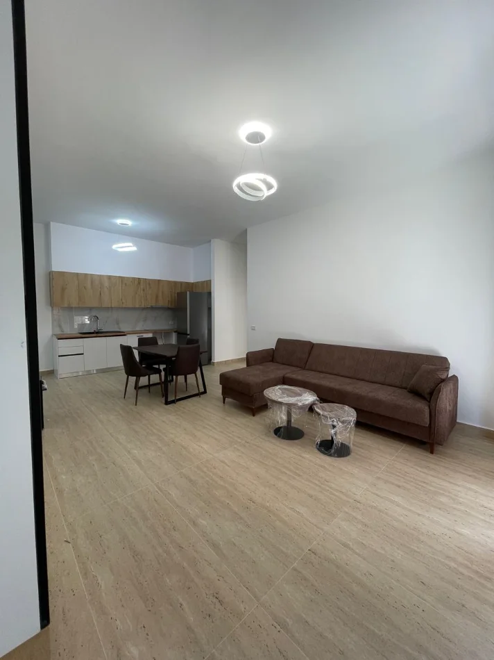 Tirane, jepet me qera apartament 1+1+Ballkon Kati 5, 70 m² 75.000 € (Kompleksi Delijorgji, Tiranë)