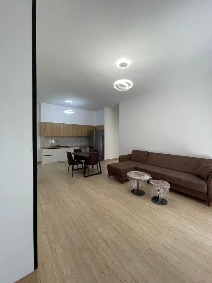 Tirane, jepet me qera apartament 1+1+Ballkon Kati 5, 70 m² 750 € (Kompleksi Delijorgji)