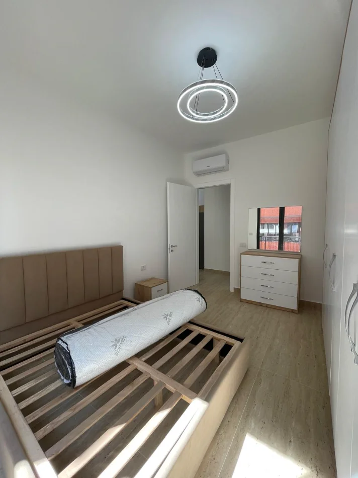 Tirane, jepet me qera apartament 1+1+Ballkon Kati 5, 70 m² 750 € (Kompleksi Delijorgji)