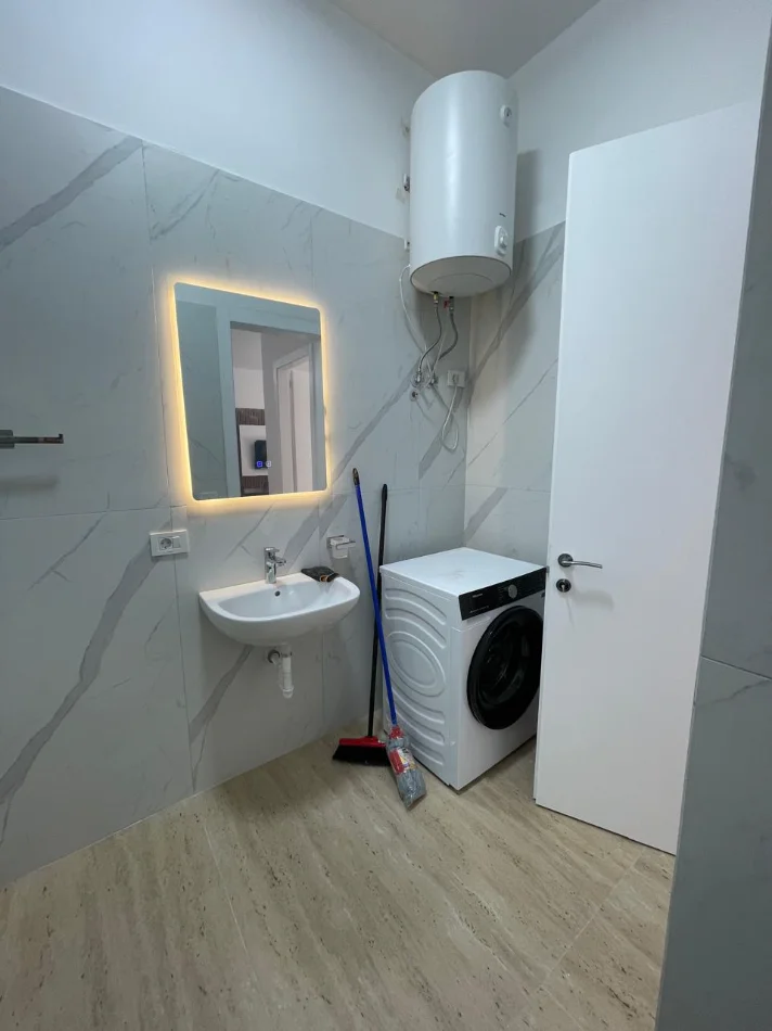 Tirane, jepet me qera apartament 1+1+Ballkon Kati 5, 70 m² 750 € (Kompleksi Delijorgji)