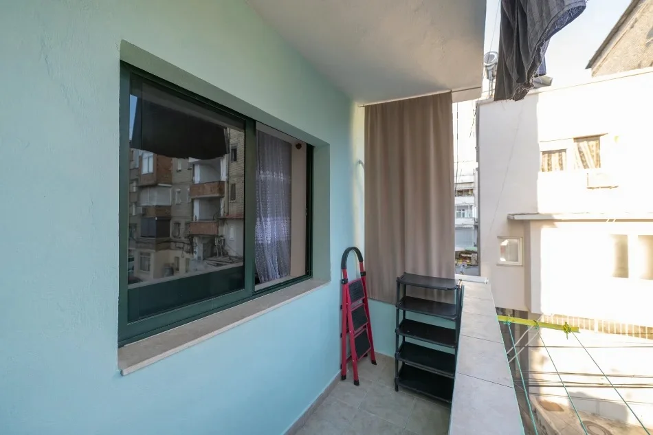 Tirane, jepet me qera apartament 1+1 Kati 3, 42 m² 400 € (Rruga Mihal Grameno)