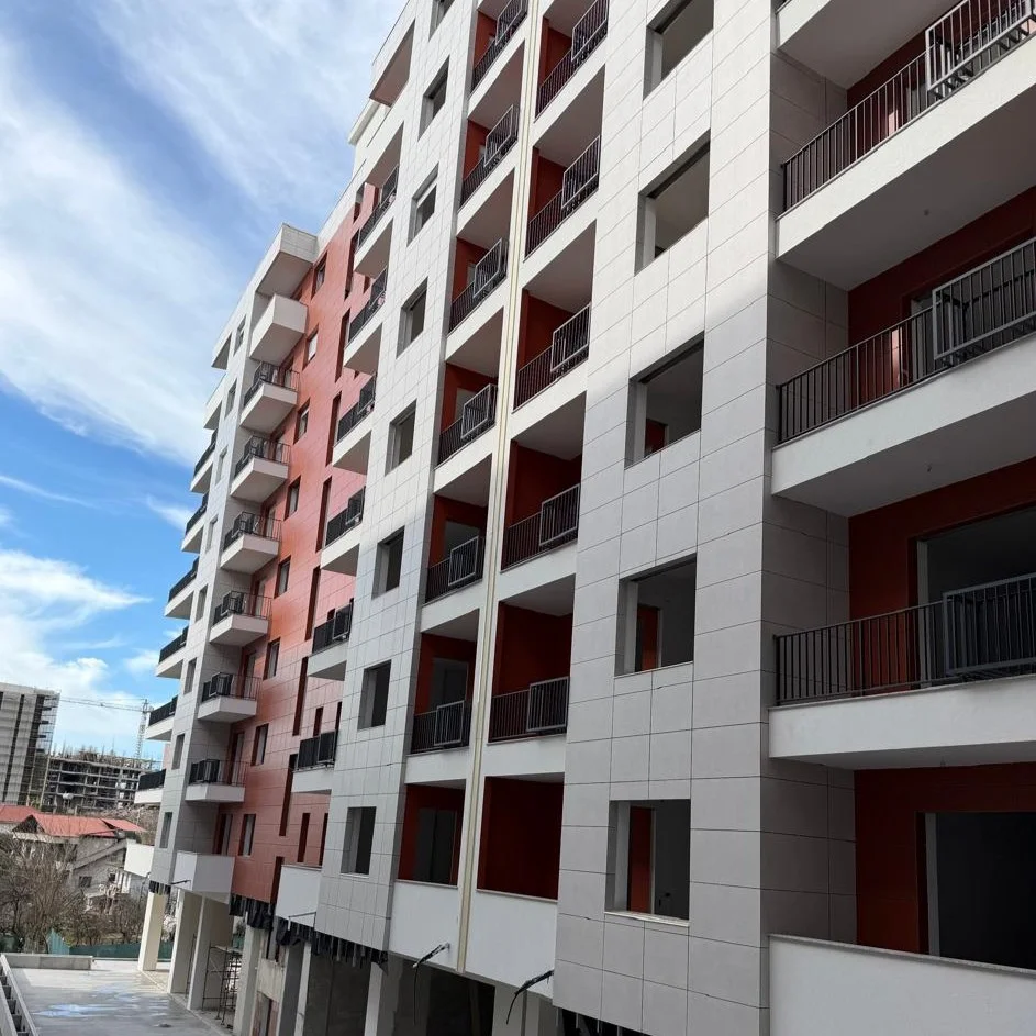 Tirane, shitet 2+1+Ballkon , 106 m² 122.176 € (Paskuqan)