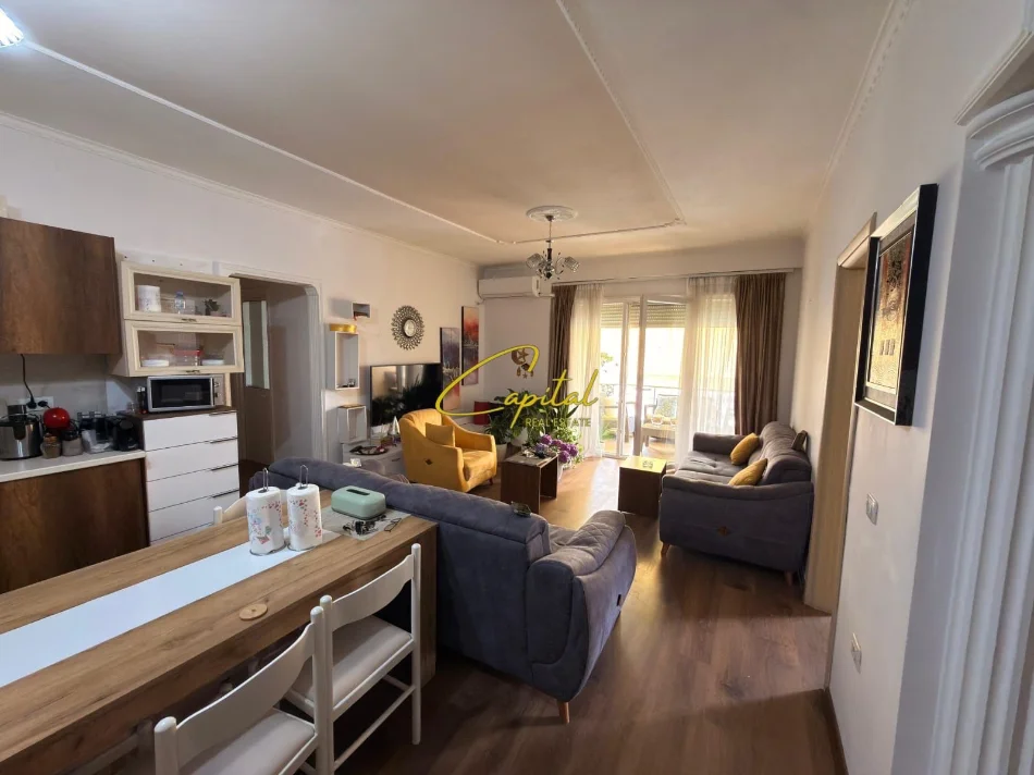 Tirane, jepet me qera apartament 3+1 Kati 4, 120 m² 700 € (KOPSHTI BOTANIK)