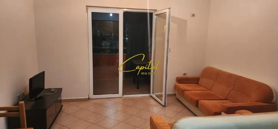 Tirane, jepet me qera apartament 1+1 Kati 1, 60 m² 400 € (RRUGA JORDAN MISJA)