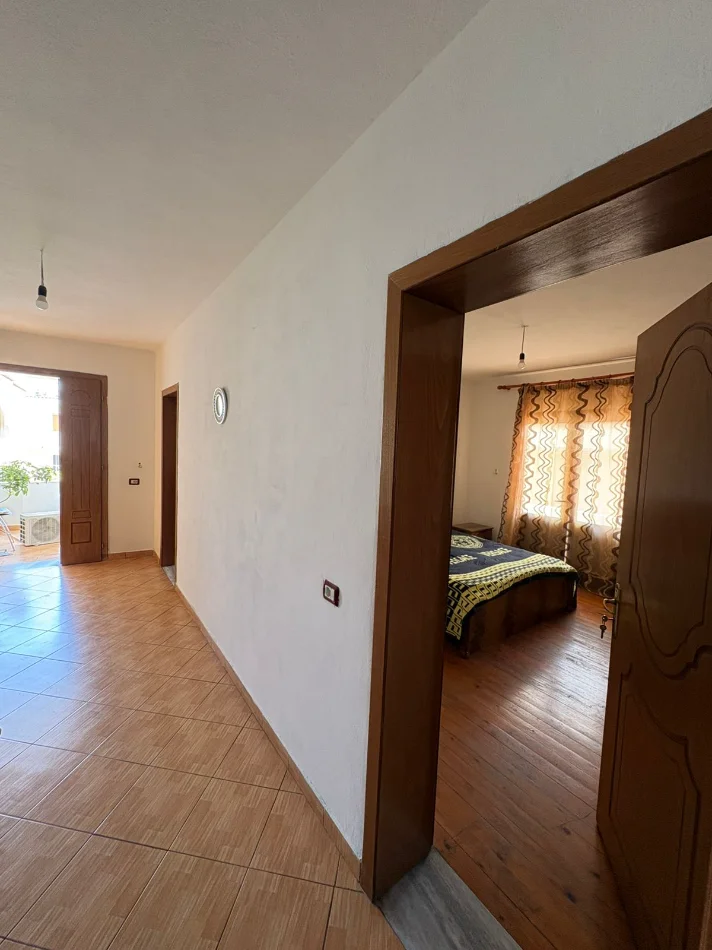 Tirane, jepet me qera Vile 2+1+Ballkon Kati 2, 90 m² (njazi meka)