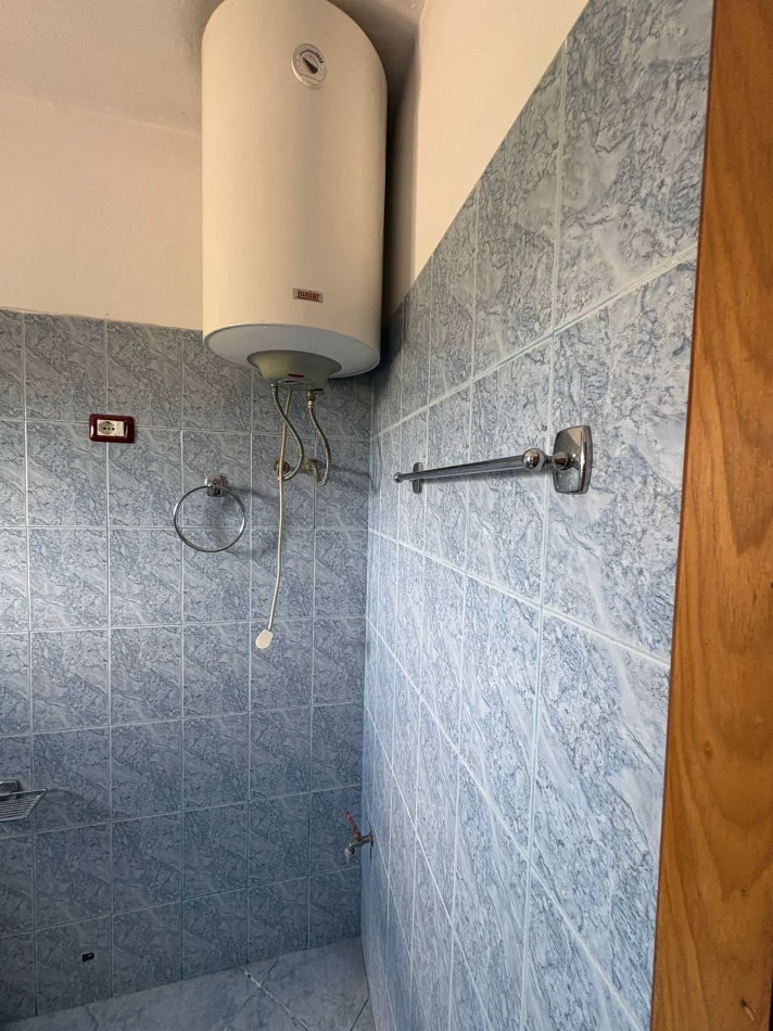 Tirane, jepet me qera Vile 2+1+Ballkon Kati 2, 90 m² (njazi meka)