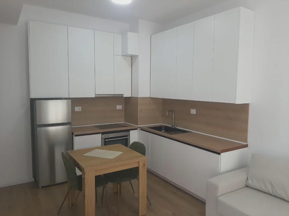 Tirane, jepet me qera apartament 1+1 Kati 3, 52 m² (Ali Demi)