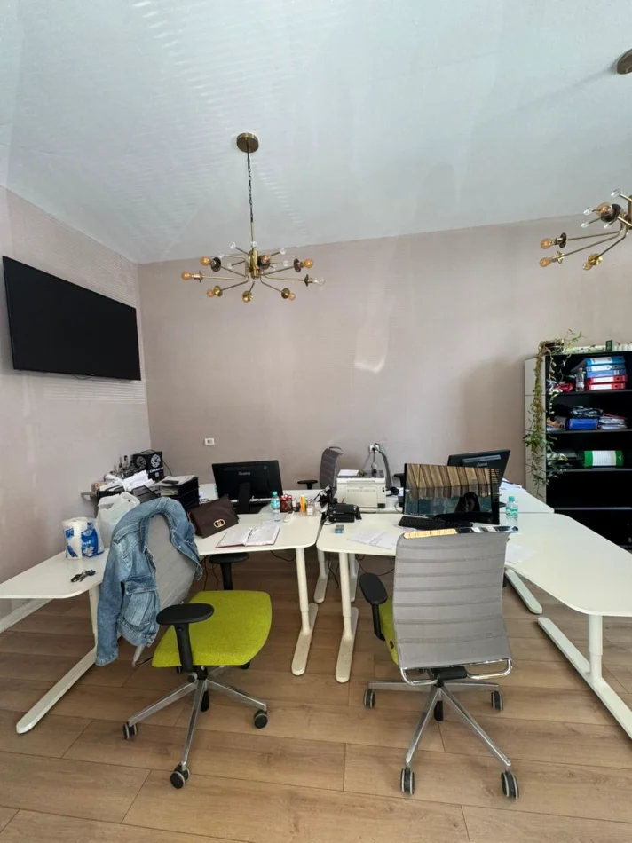 Tirane, jepet me qera zyre Kati 0, 36 m² 550 € (Rruga Sali Budka)