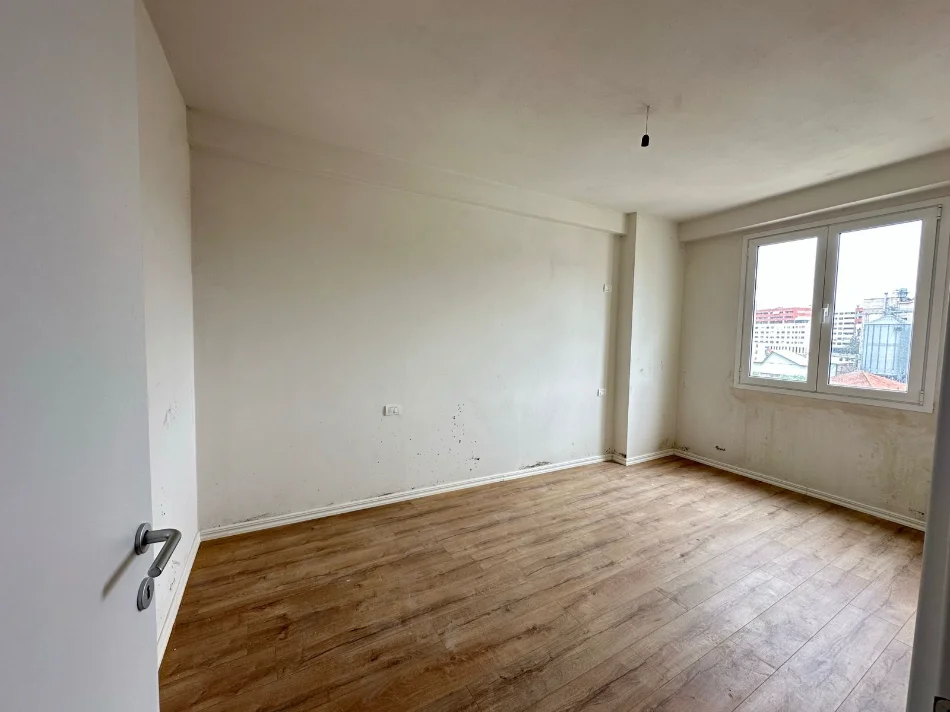 Tirane, shitet apartament 2+1+Ballkon Kati 3, 87 m² 130.000 € (Yzberisht)