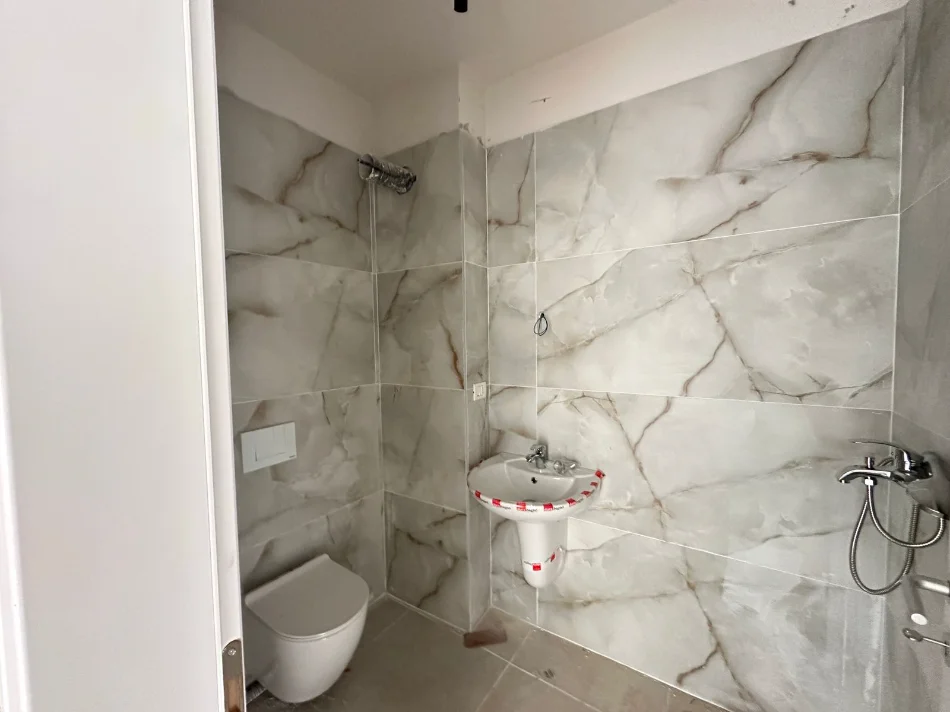 Tirane, shitet apartament 2+1+Ballkon Kati 3, 87 m² 130.000 € (Yzberisht)