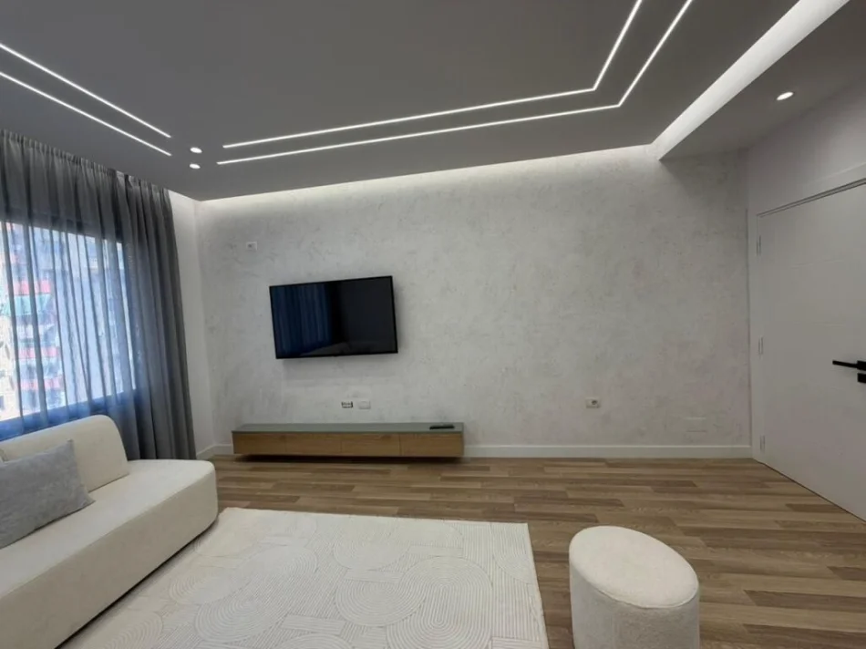 Tirane, shitet apartament 1+1+Ballkon Kati 4, 61 m² 120.000 € (Bulevardi i Ri)