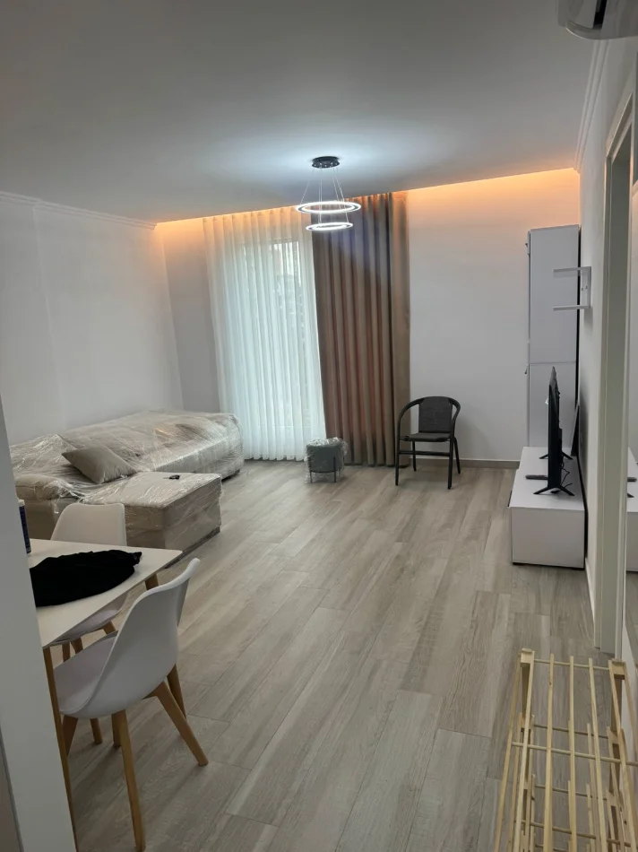 JEPET ME QERA APARTAMENT  ME MOBILIM FRINGO TE RI ,1+1 NE RRUGEN JORDAN MISJA , 600 EURO