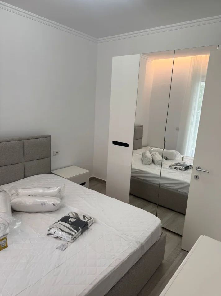 JEPET ME QERA APARTAMENT  ME MOBILIM FRINGO TE RI ,1+1 NE RRUGEN JORDAN MISJA , 600 EURO