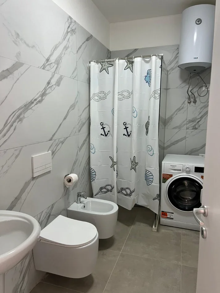 Tirane, jepet me qera apartament 1+1+Ballkon Kati 3, 75 m² 500 € 