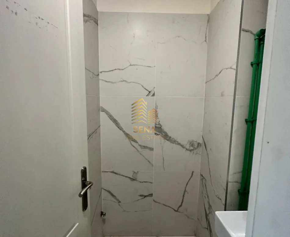 Tirane, jepet me qera ambjent biznesi Kati 0, 35 m² 3.000 € (Rruga e Kavajes)