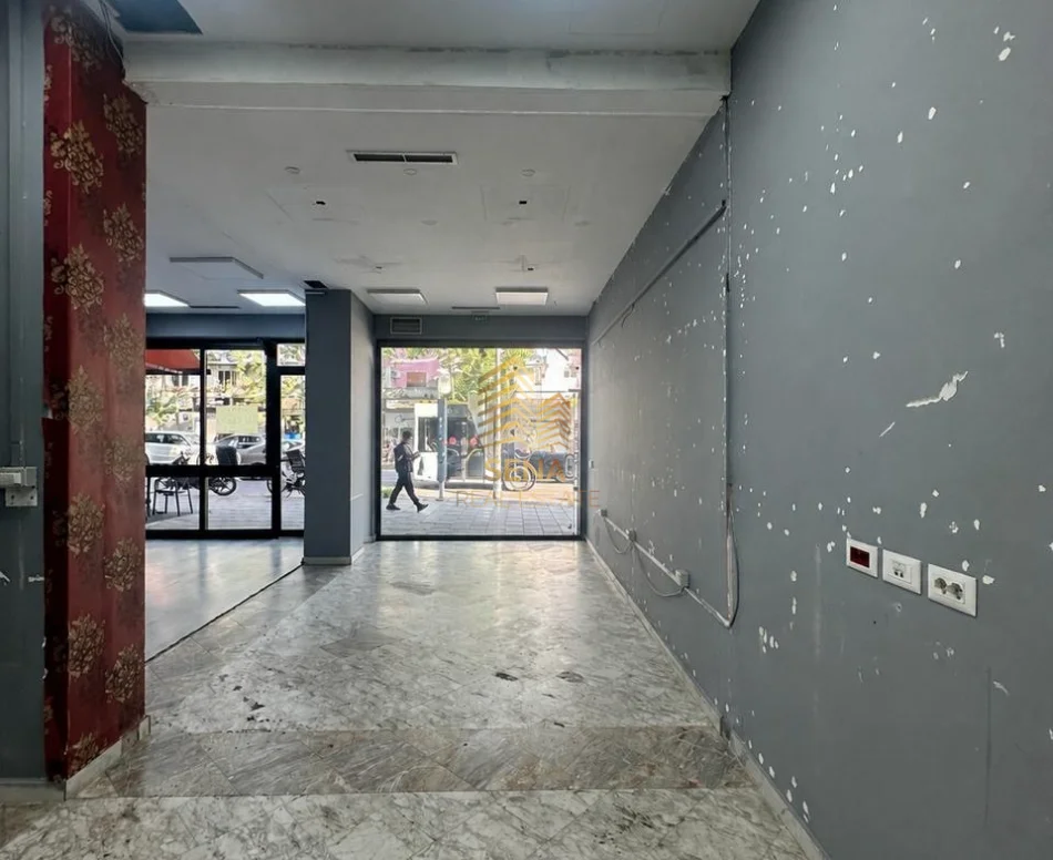 Tirane, jepet me qera ambjent biznesi Kati 0, 35 m² 3.000 € (Rruga e Kavajes)