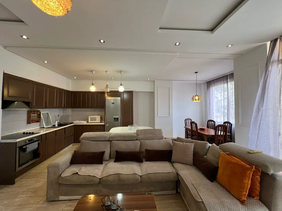 Tirane, jepet me qera apartament 2+1 Kati 5, 115 m² 500 € (Kompleksi Fratar, Astir)