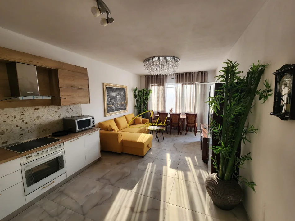 Tirane, jepet me qera apartament 2+1 Kati 7, 90 m² 450 € (UNIVERS CITY)