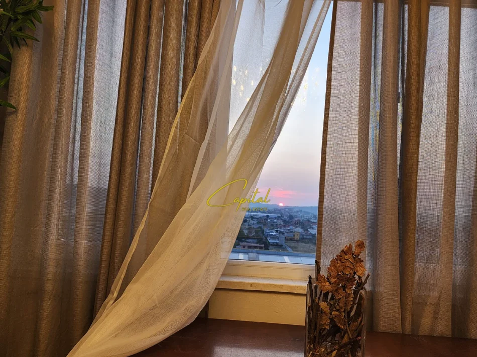Tirane, jepet me qera apartament 2+1 Kati 7, 90 m² 450 € (UNIVERS CITY)
