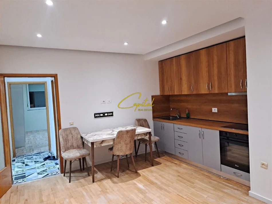 Tirane, jepet me qera apartament 2+1 Kati 2, 85 m² 550 € (ISH STACIONI TRENIT)