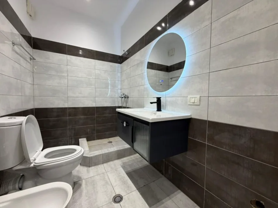 Tirane, shitet apartament 1+1 Kati 4, 61 m² 120.000 € (Astir)
