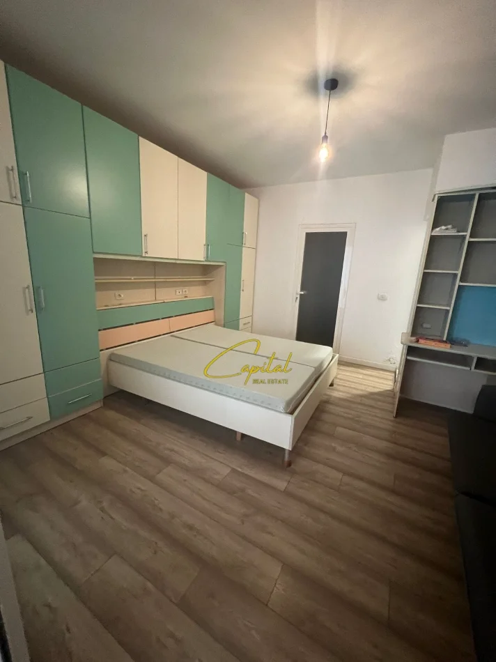 Tirane, jepet me qera apartament 1+1 Kati 1, 60 m² 500 € (RRUGA E BARRIKADAVE)