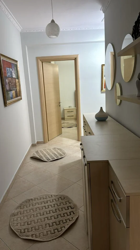 Tirane, jepet me qera apartament 2+1+Aneks+Ballkon Kati 5, 100 m² 600 € (Pallatet almak)