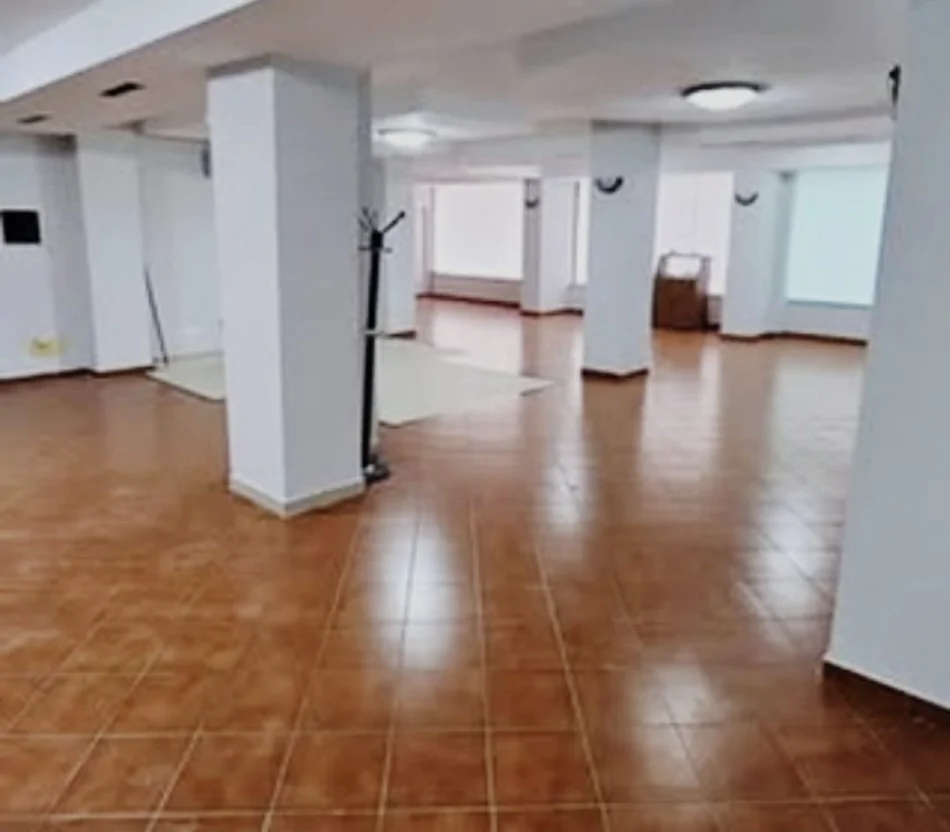 Shqiperi, jap me qera ambjent biznesi Kati 2, 700 m² 700 € 