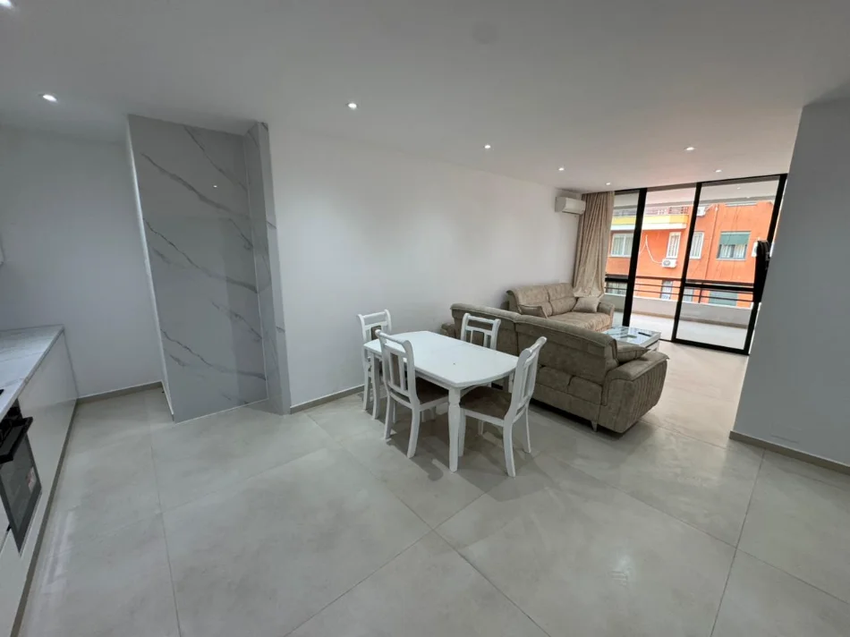 Tirane, jepet me qera apartament 2+1 Kati 5, 115 m² 850 € (21 dhjetori)
