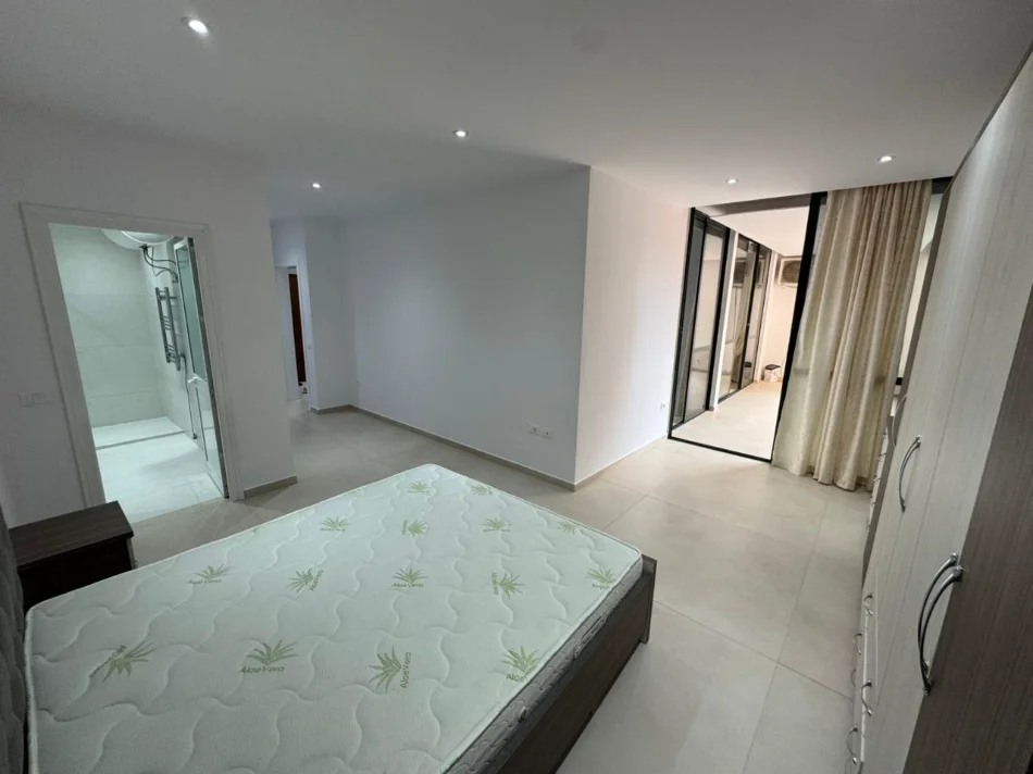 Tirane, jepet me qera apartament 2+1 Kati 5, 115 m² 850 € (21 dhjetori)