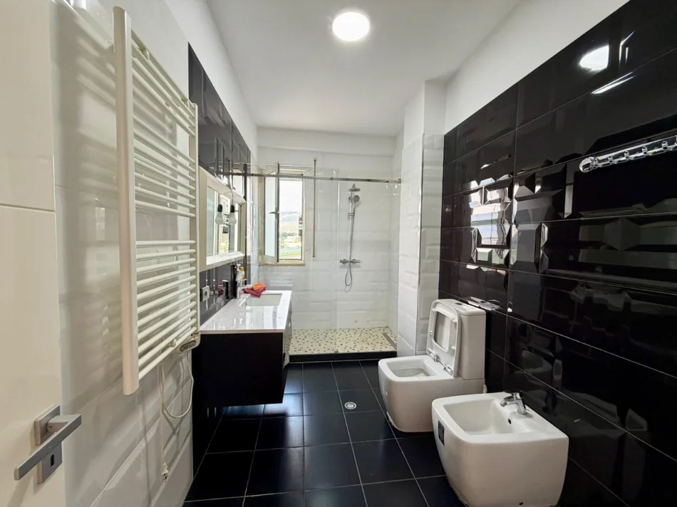 Tirane, shitet apartament 2+1 Kati 4, 98 m² 262.000 € (Liqeni i Thate)