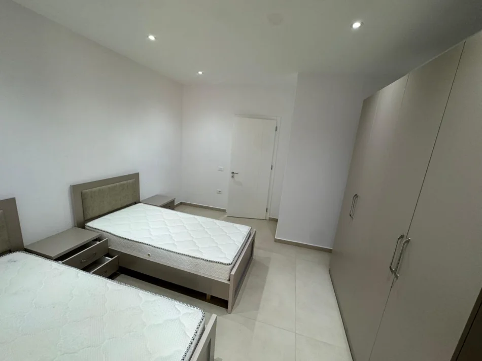 Tirane, jepet me qera apartament 2+1 Kati 5, 115 m² 850 € (21 dhjetori)