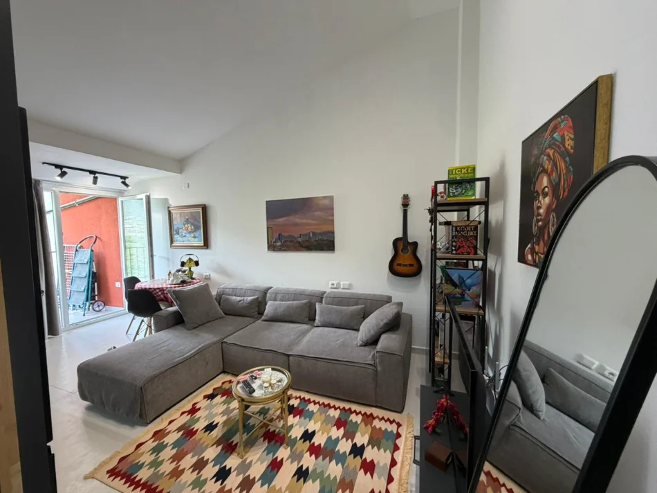 Tirane, shitet apartament 1+1 Kati 5, 55 m² 105.000 € (linze)