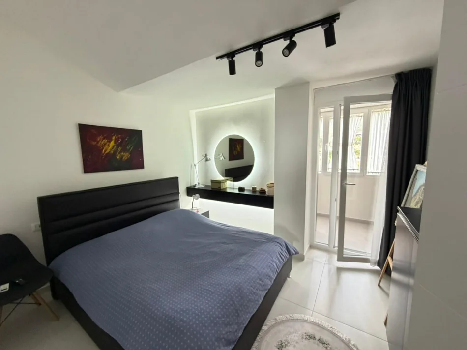Tirane, shitet apartament 1+1 Kati 5, 55 m² 105.000 € (linze)