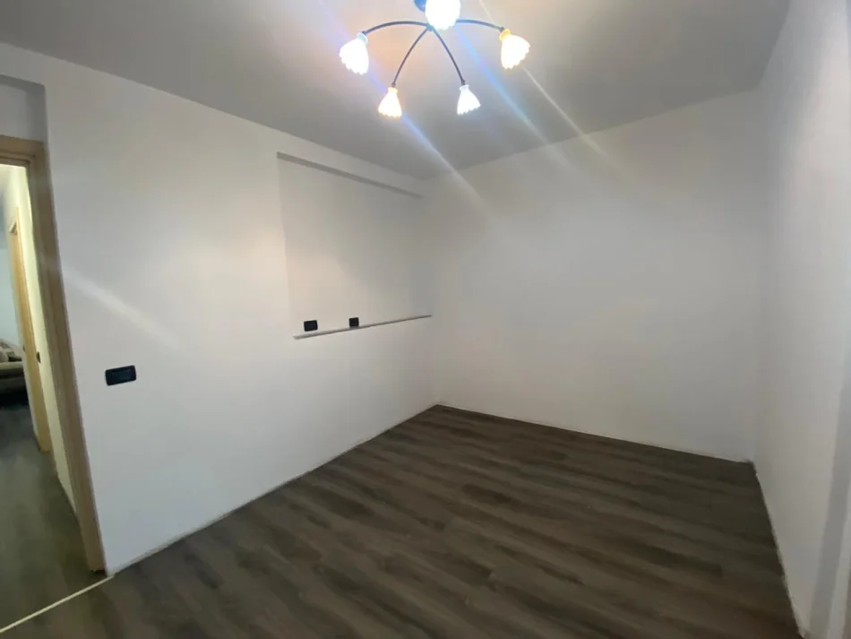Shitet apartament 2+1 , 90 m² 189.000 € (Ish Fusha e Aviacionit)
