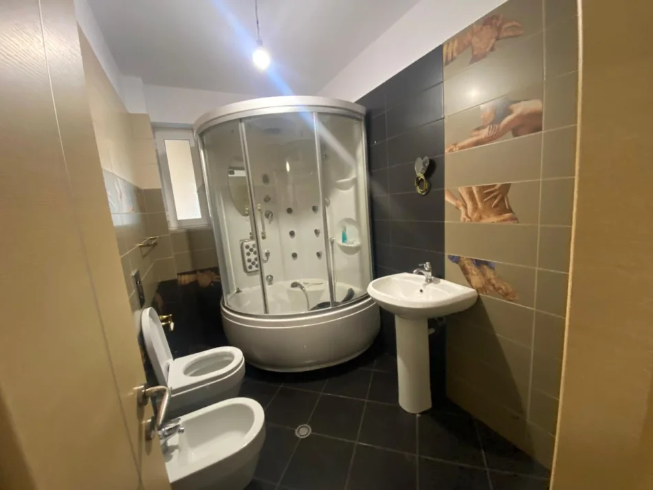 Shitet apartament 2+1 , 90 m² 189.000 € (Ish Fusha e Aviacionit)